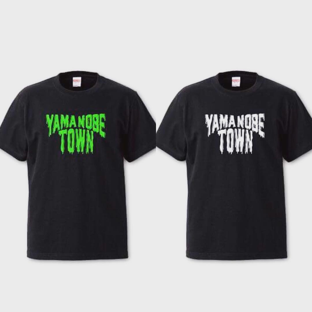 YAMANOBE TOWN Tシャツ 2018
スライム(だらだらバージョン)

ブラック/グリーン
ブラック/ホワイト

ナウでヤングな皆さまへ！
