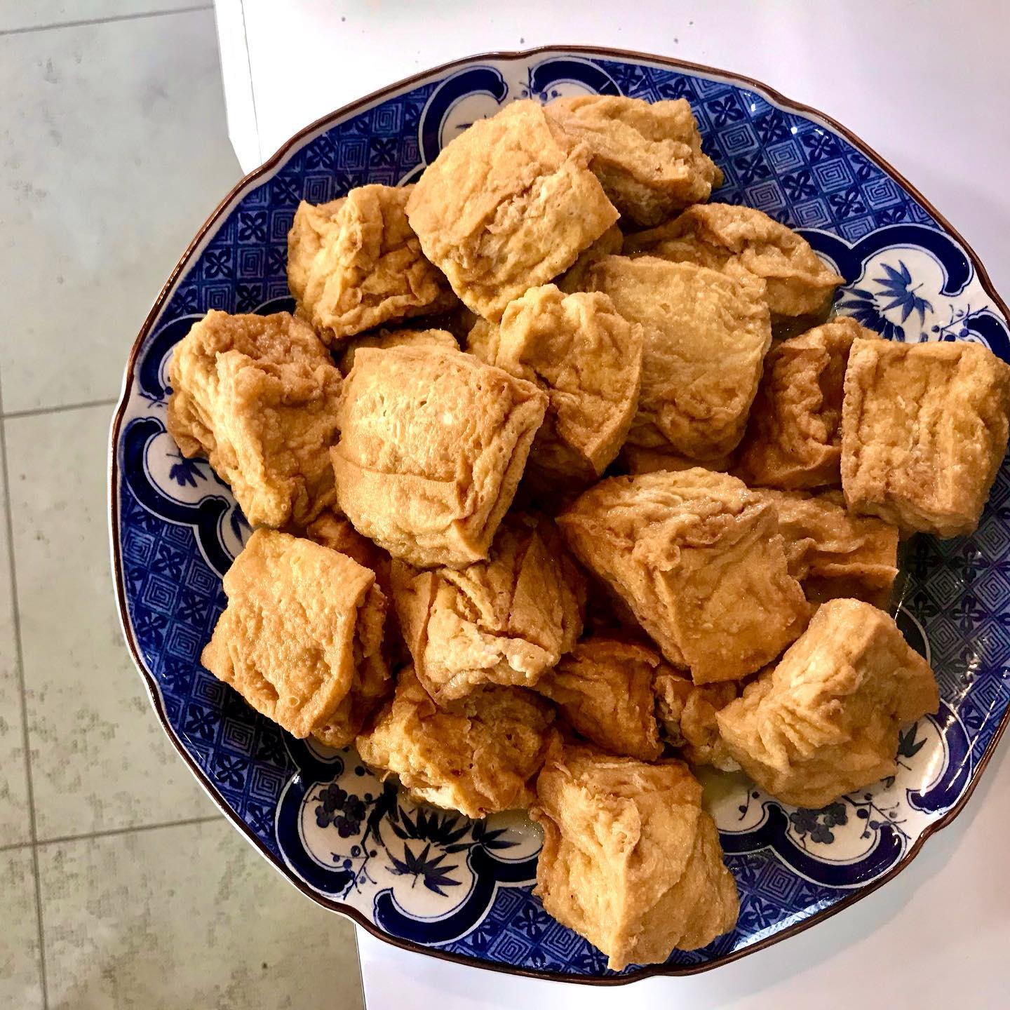 手揚げ豆腐

木綿豆腐を油で揚げて
甘辛く煮あげました️

ヤマキチ人気の一品です！