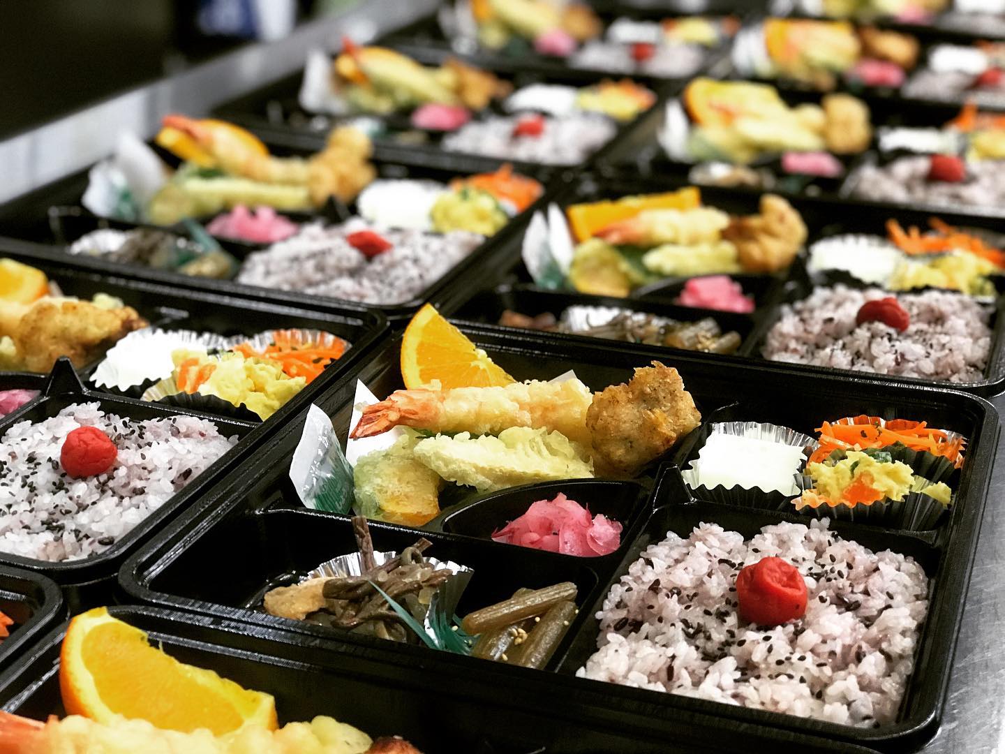 ヤマキチ弁当

今日も美味しく
お祝い事ということで
彩りよく

毎度ありがとうございます！