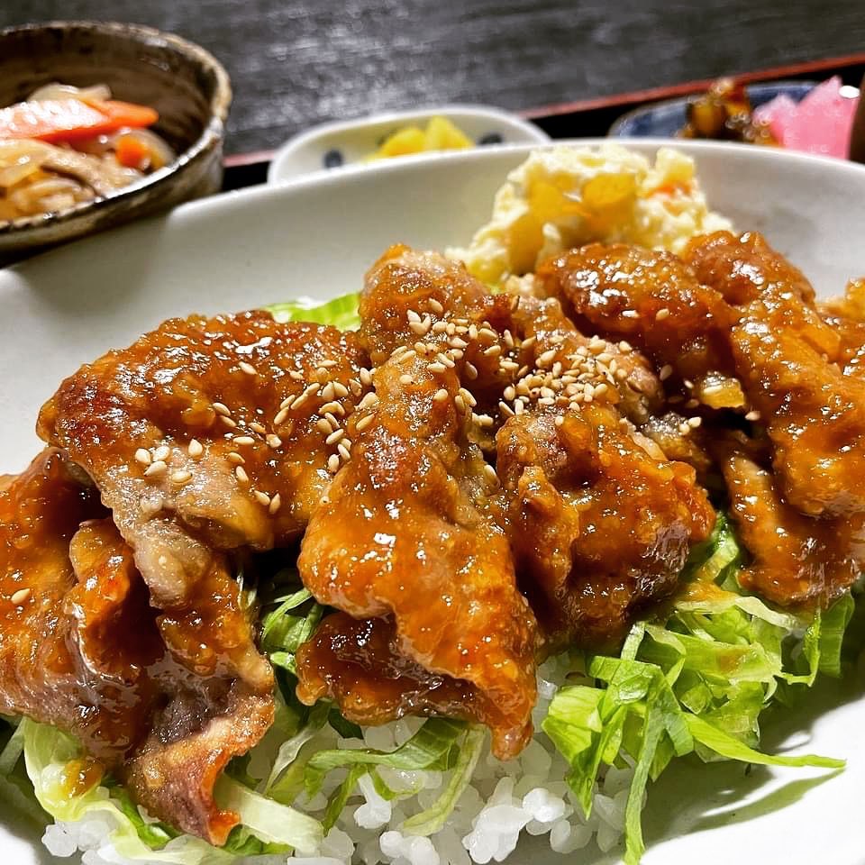 毎日暑いですねー?
暑い夏は豚ミンパワー?
明日は舞米豚の味噌丼で決まり！

今月もヤマキチをどうぞご贔屓に
よろしくお願いいたします‍♂️