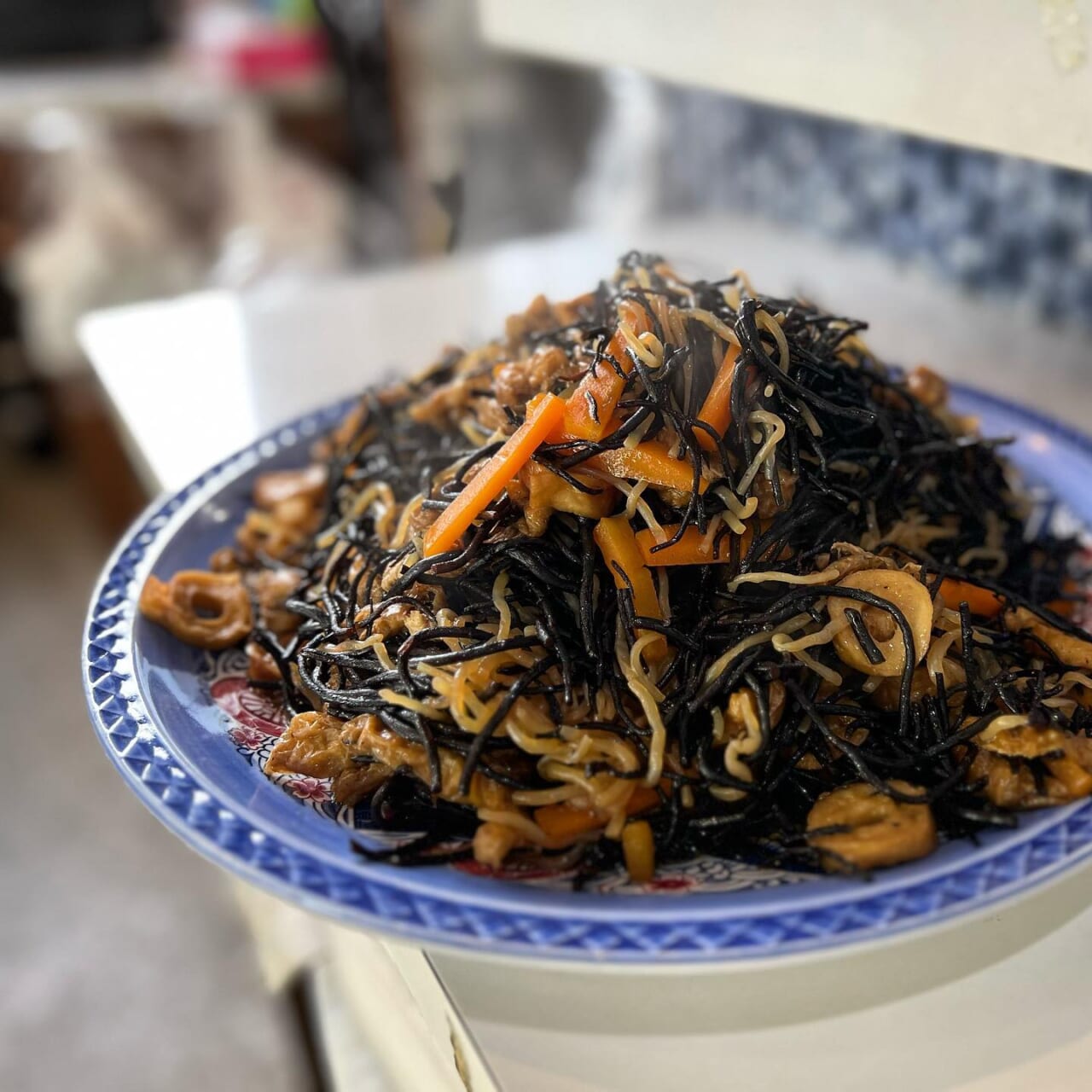 子どもから大人まで
みんなで食べよう！

ひじき煮

今日の鉄分足りてますか？

今日も美味しく

さぁどうぞ〜