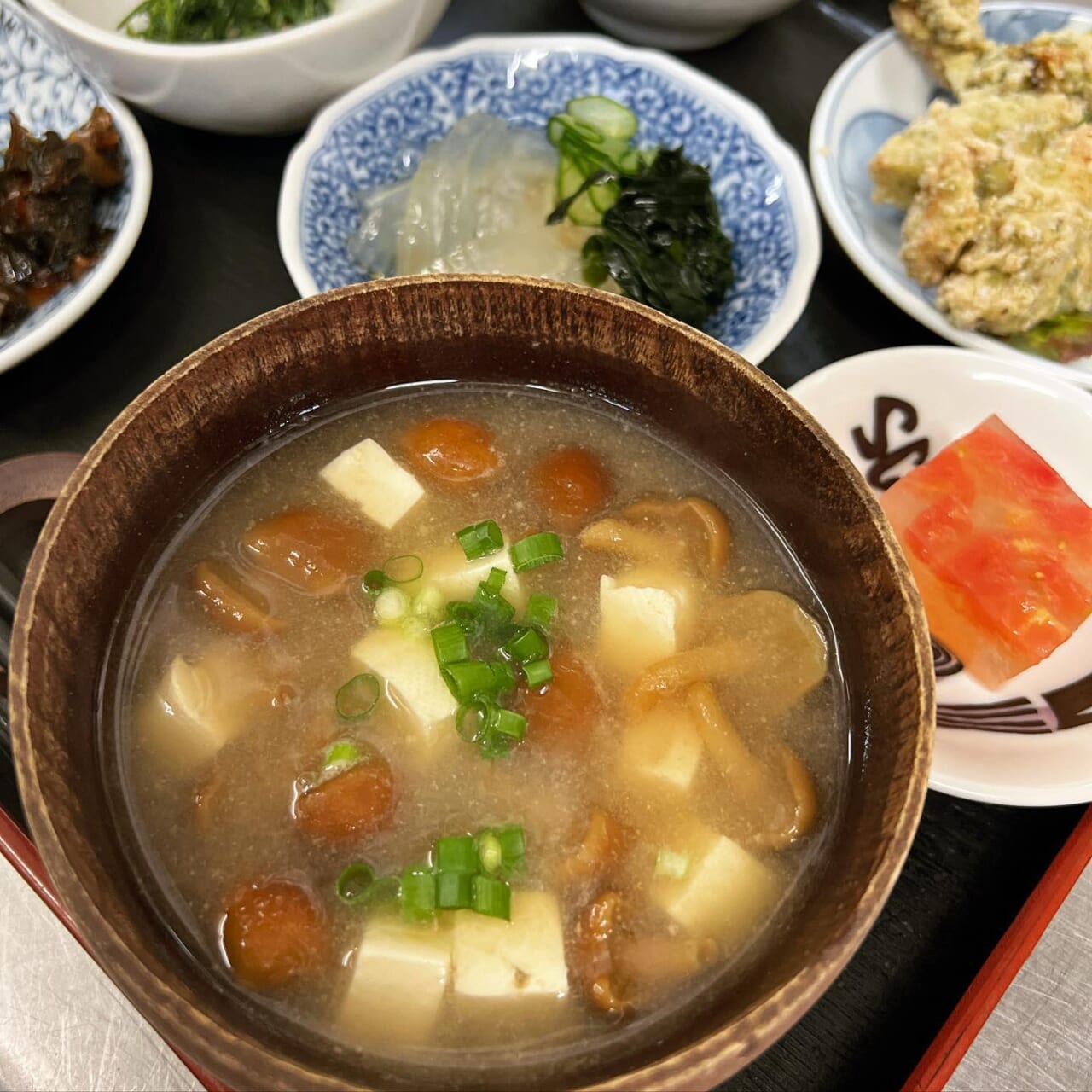7月の季節のランチ
ヤマキチ膳
今月も鮭川村くまちゃんなめこの味噌汁
ぷりぷりで大好評です！

今日も美味しく
どちら様も楽しい週末を♪