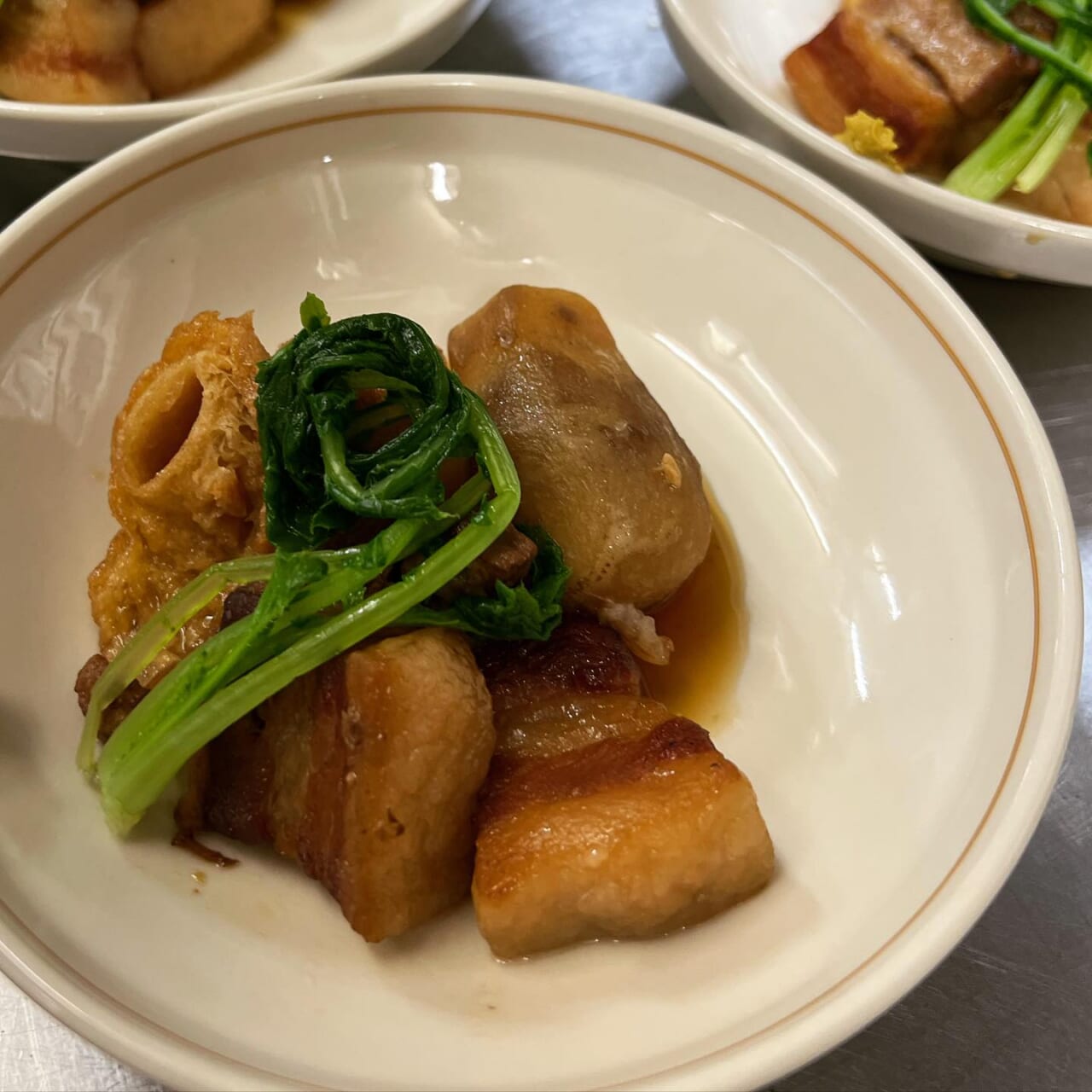 舞米豚の角煮
里芋と麩。

舞米豚は脂身が甘く
里芋もほくほく
麩は旨味しみしみです。

ヤマキチ夜のご宴会は5名様以上
一日一組の完全予約制です。