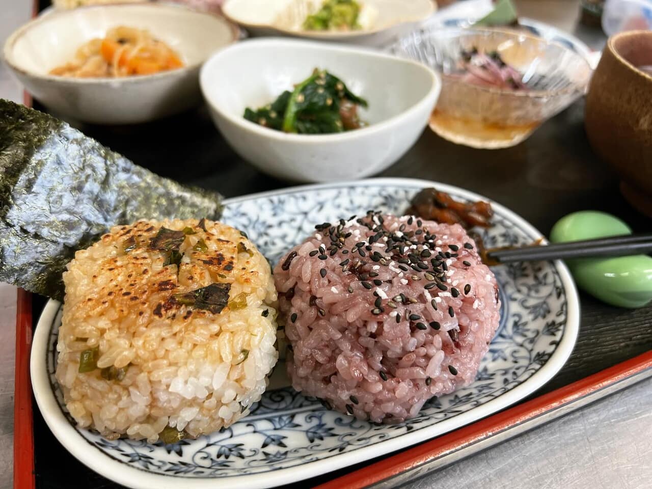 山辺町産の葉わさびの焼きおにぎり
暑い夏にぴったりのおにぎりですね〜
ひょうとつるむらさきのからし醤油和え
ひょうはそろそろ終わりです、あとは冬に向けて天日干し
お正月の縁起物としてひょう干しの煮物になります。

………＊………＊………＊………＊………＊………＊………＊………＊

明日7月24日(水)はヤマキチ休業日です️
ご足労なきようよろしくお願い申し上げます‍♂️

今日も美味しく
明日も美味しく