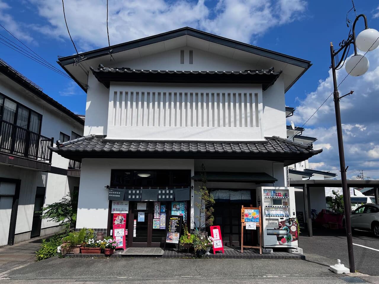 「暑い日は助かる〜〜」とお客さま
嬉しいひとことで元気いっぱい！
暑い日、寒い日、雨や雪の日
晩げの一品や明日のお弁当に
ヤマキチをいつもご贔屓に
ありがとうございます‍♂️