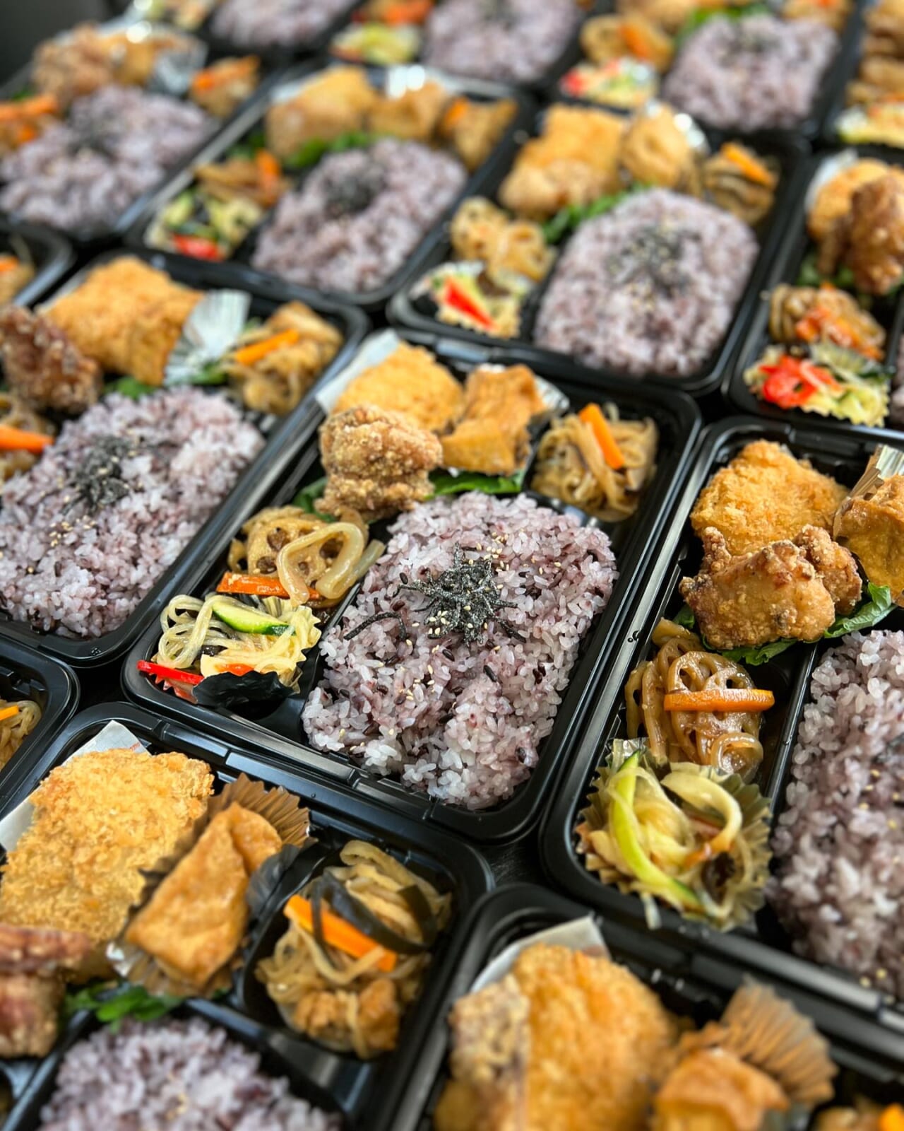 ヤマキチ弁当

本日もたくさんのご注文ありがとうございました‍♂️



お弁当のご注文はお電話にて(023-664-5620)
当日のご注文はお時間かかりますので
事前のご予約をよろしくお願い申し上げます。