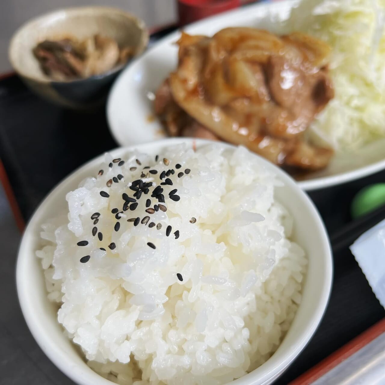 食欲の秋
ごはんが美味しい季節です
ヤマキチのお米は山形県産の「コシヒカリ」を使用しております。
新米は香りも良くフレッシュ！
山辺町特産豚「舞米豚」の生姜焼きと一緒に🐖
ごはんがススムススム

明日はヤマキチで昼ごはん

お待ちしております〜〜

----.----.----.----.----.----.----.----.----

Autumn, the Season of Appetite 

It’s the time of year when rice tastes the best 
At Yamakichi, we use Yamagata-grown Koshihikari rice.
The new rice is fragrant and fresh!
Enjoy it with ginger pork from the Maikome-buta, a specialty of Yamanobe Town 🐖
You’ll keep reaching for more rice 

Join us for lunch tomorrow at Yamakichi 
We look forward to seeing you!